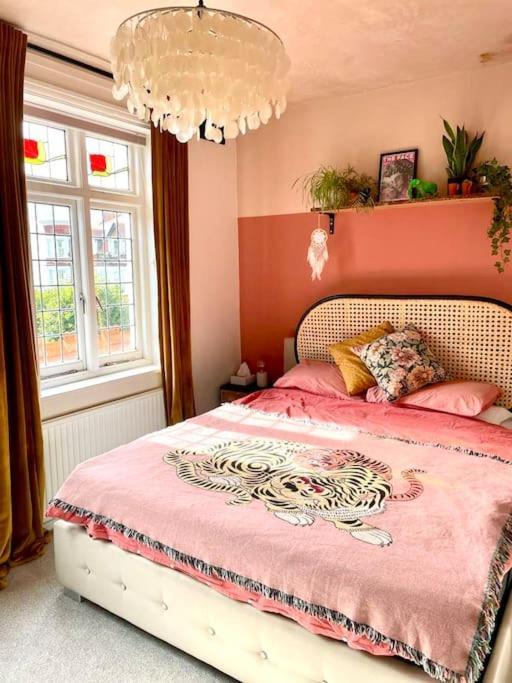 3 Bedroom Spacious Seaside Apartment With Estuary Views Southend-on-Sea Kültér fotó