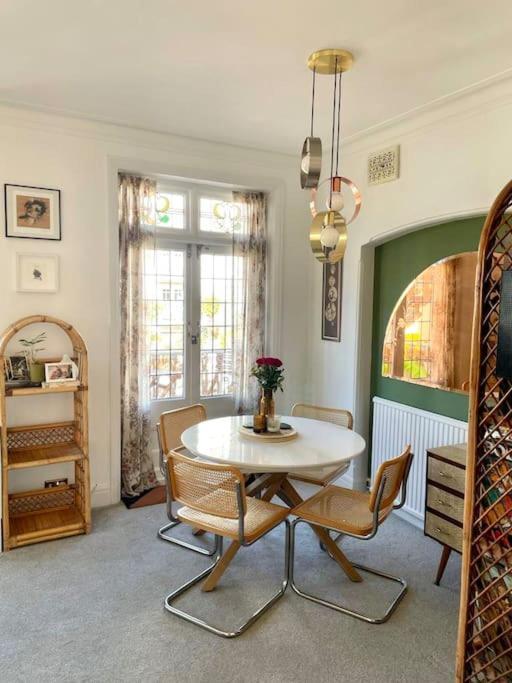 3 Bedroom Spacious Seaside Apartment With Estuary Views Southend-on-Sea Kültér fotó
