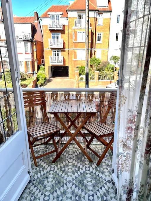 3 Bedroom Spacious Seaside Apartment With Estuary Views Southend-on-Sea Kültér fotó