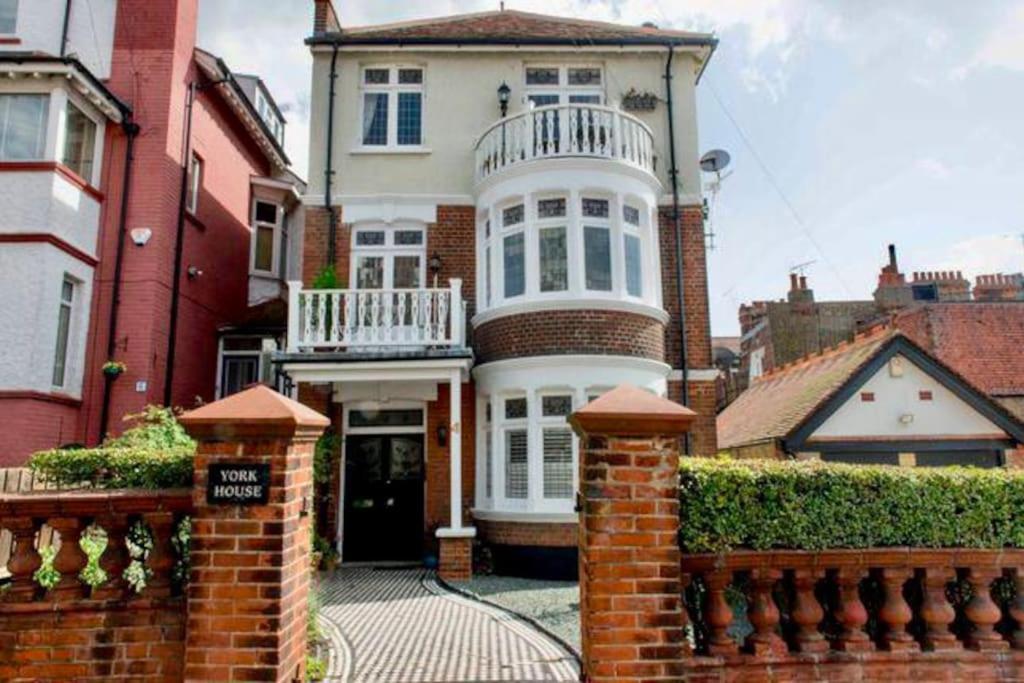 3 Bedroom Spacious Seaside Apartment With Estuary Views Southend-on-Sea Kültér fotó