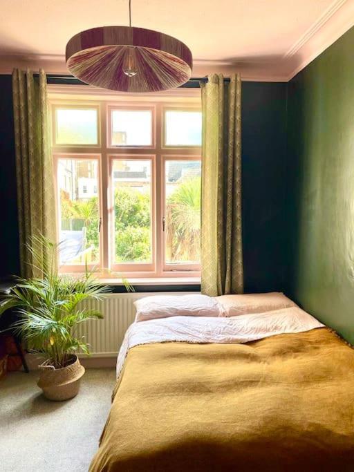 3 Bedroom Spacious Seaside Apartment With Estuary Views Southend-on-Sea Kültér fotó